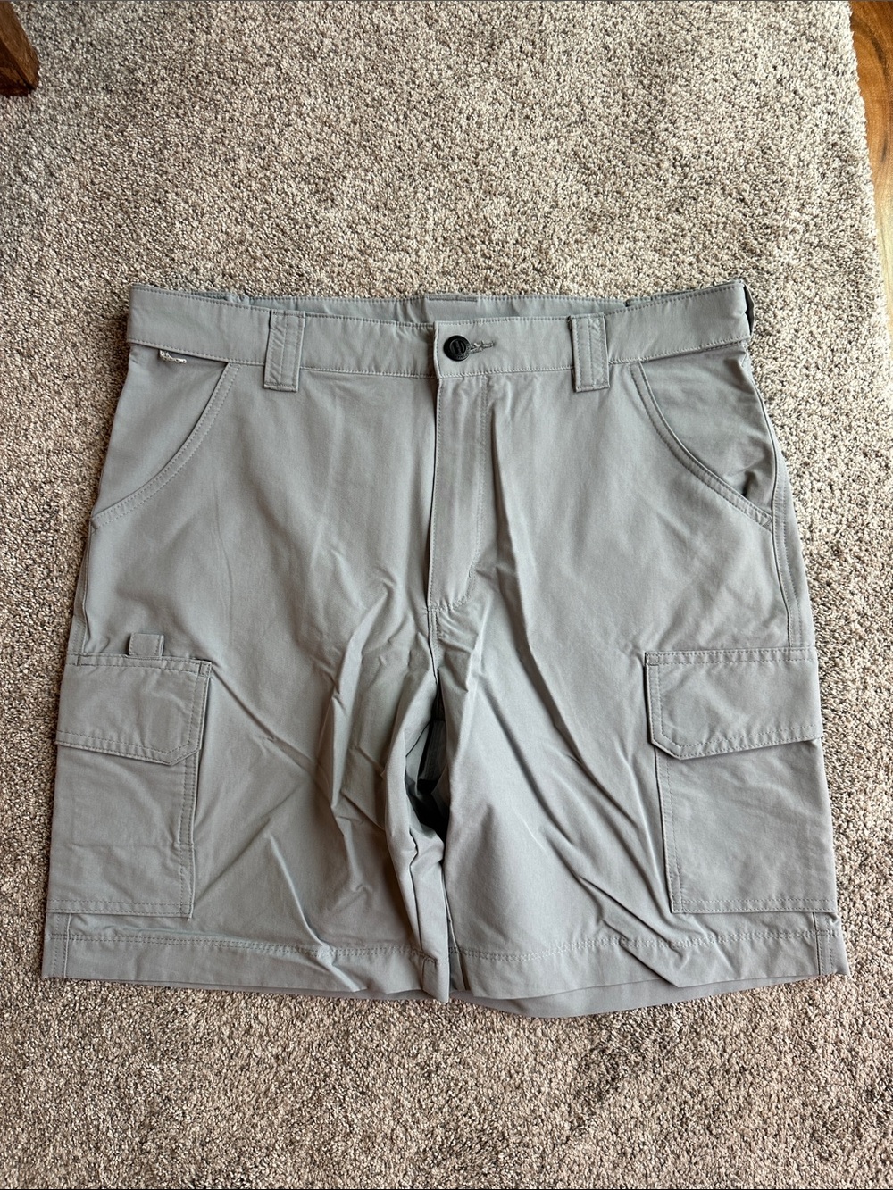 Bass Pro Shops Men's Gray Cargo Shorts